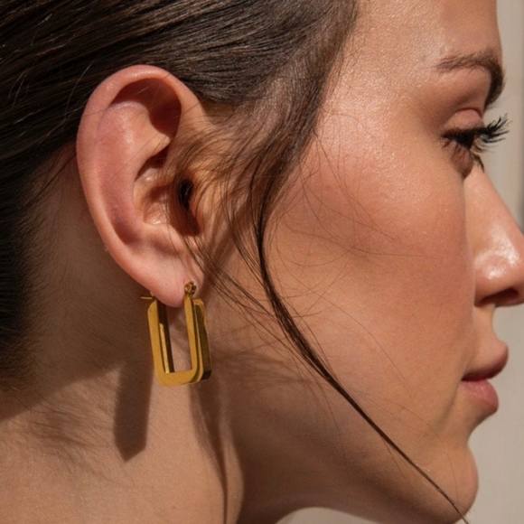 NEW Gold Rectangle Hoop Earrings - Picture 5 of 10